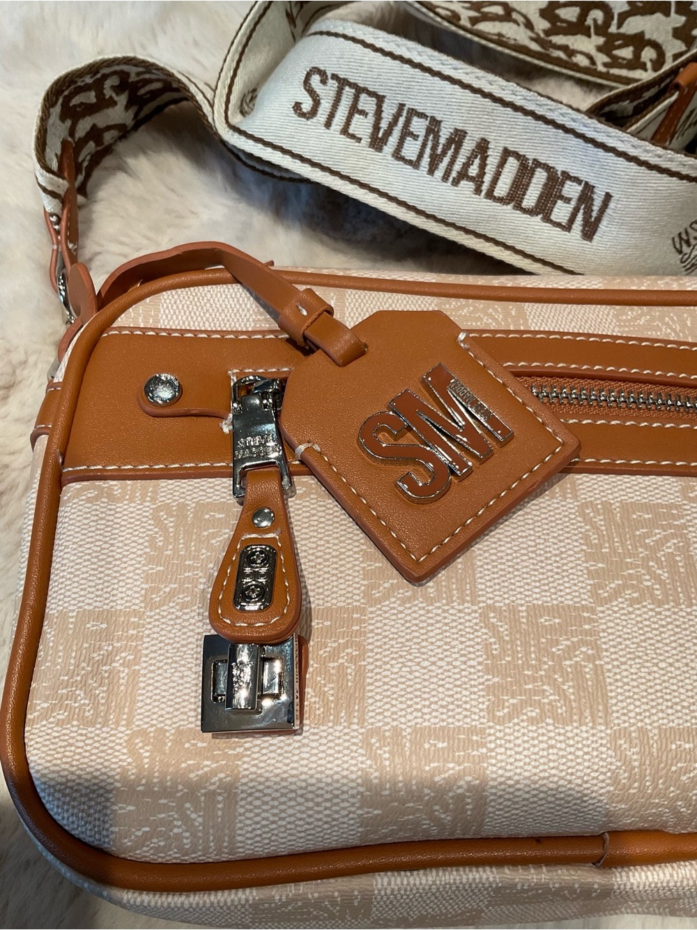 The Viral STEVE MADDEN Brailay Bag ! Vegan Leather Crossbody Bag - Picture 3 of 9